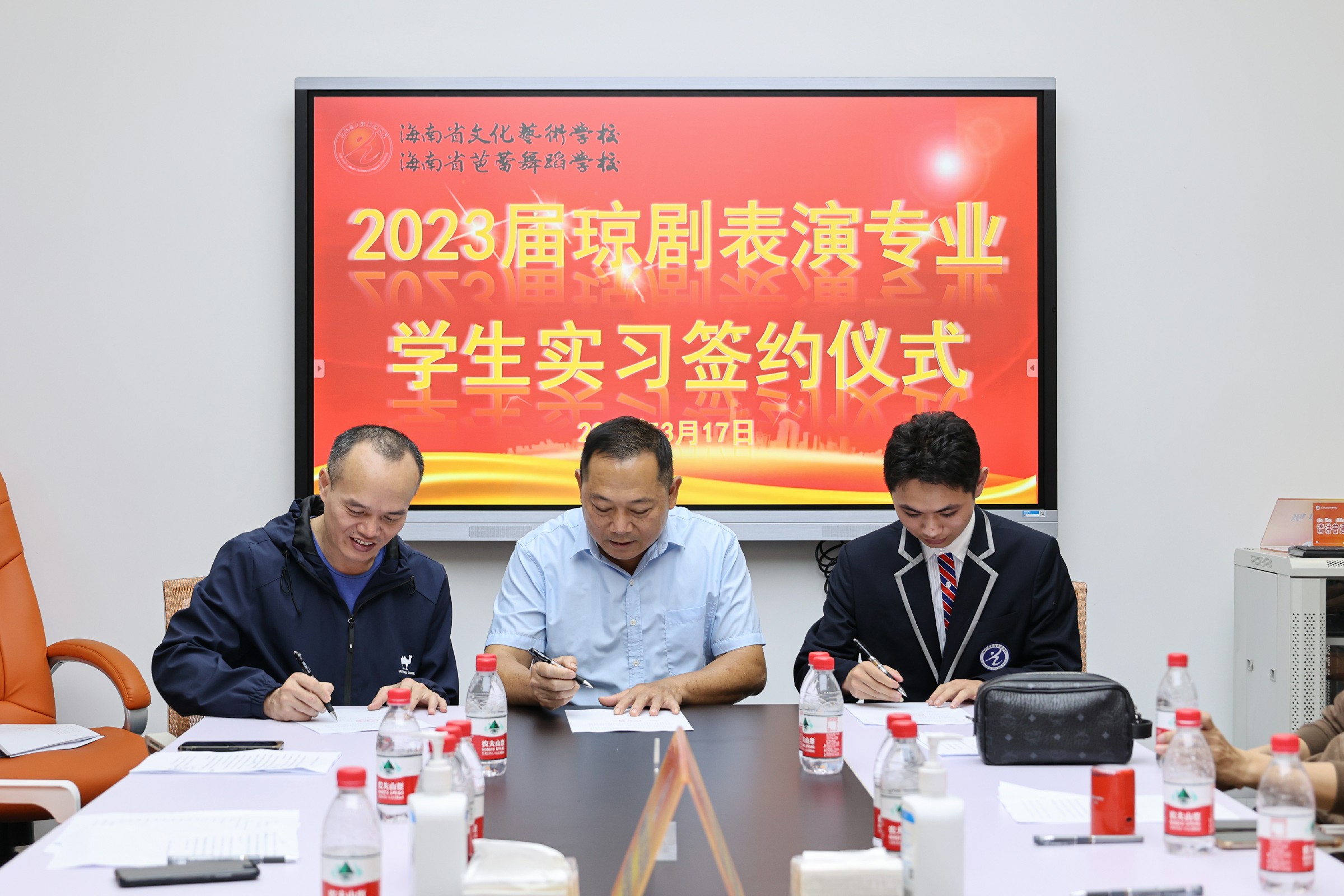 1679153086398593.jpg 1679153086398593.jpg