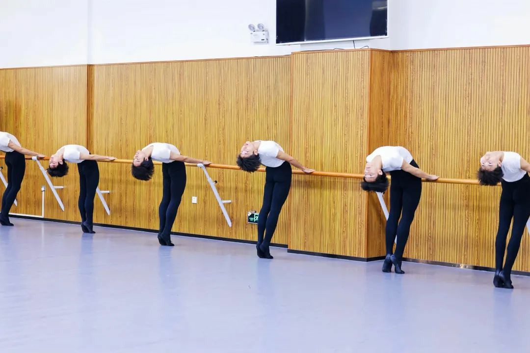 1672887318235661.jpg 1672887318235661.jpg