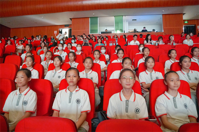 1653880096225648.jpg 现场观众2.jpg